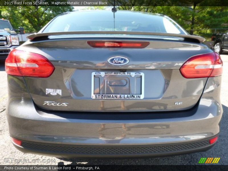 Magnetic Metallic / Charcoal Black 2015 Ford Focus SE Sedan