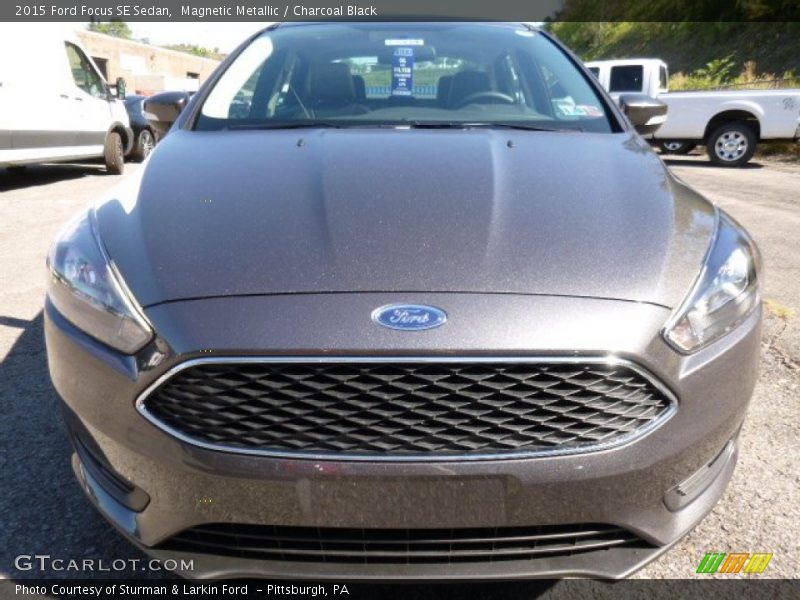 Magnetic Metallic / Charcoal Black 2015 Ford Focus SE Sedan