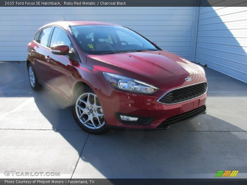 Ruby Red Metallic / Charcoal Black 2015 Ford Focus SE Hatchback
