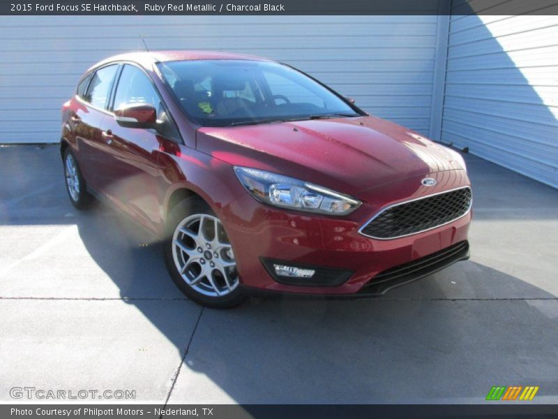 Ruby Red Metallic / Charcoal Black 2015 Ford Focus SE Hatchback