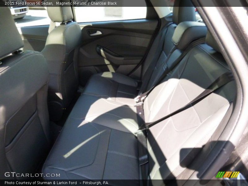 Magnetic Metallic / Charcoal Black 2015 Ford Focus SE Sedan