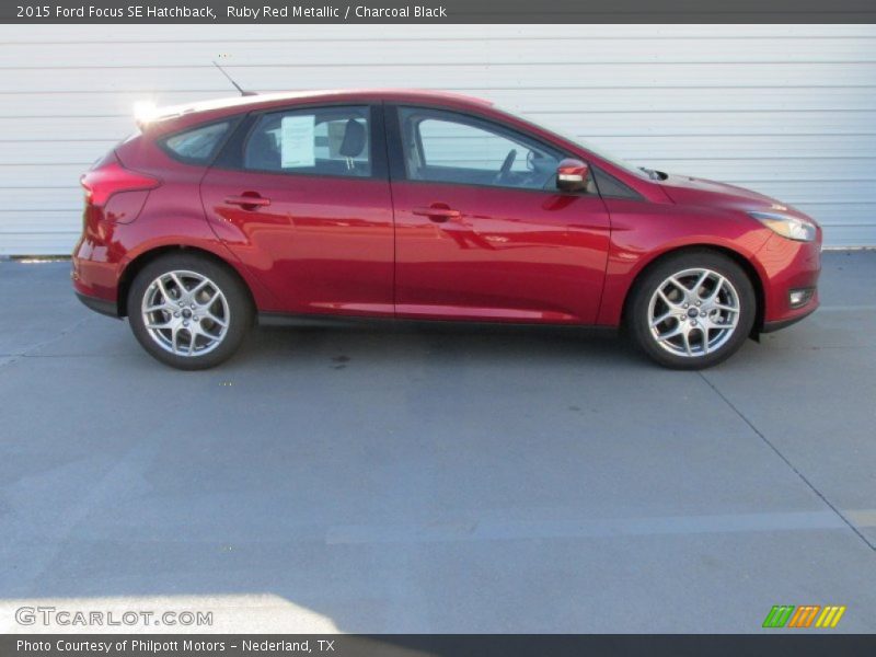 Ruby Red Metallic / Charcoal Black 2015 Ford Focus SE Hatchback