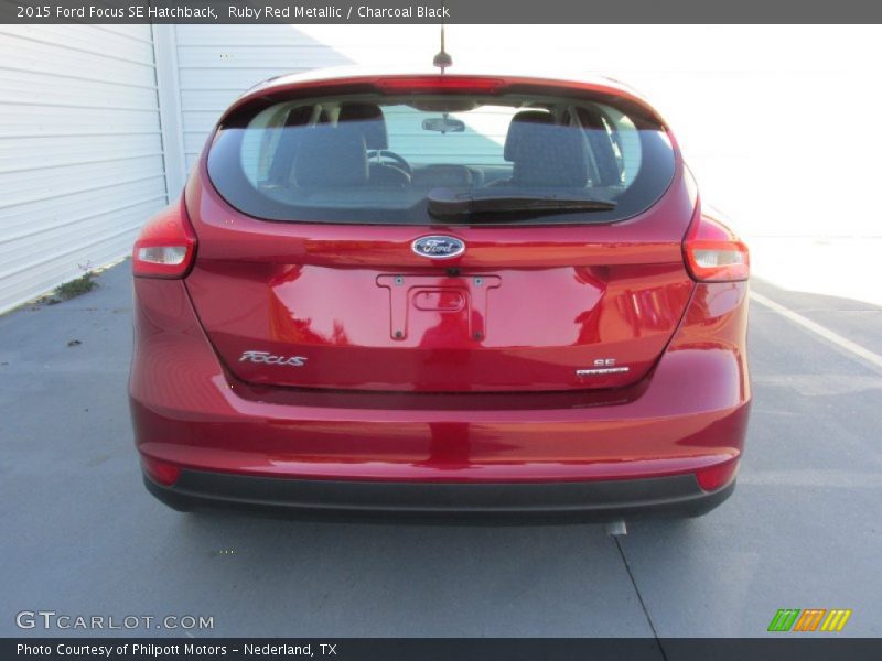 Ruby Red Metallic / Charcoal Black 2015 Ford Focus SE Hatchback