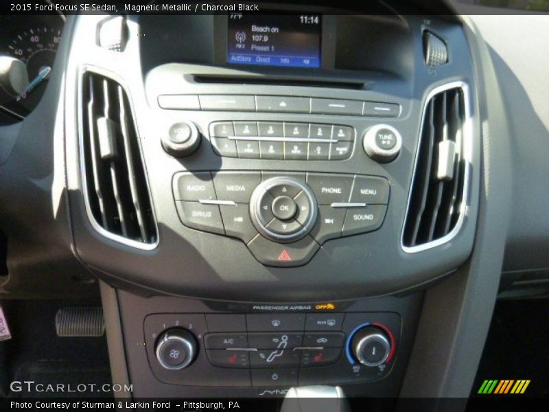Magnetic Metallic / Charcoal Black 2015 Ford Focus SE Sedan