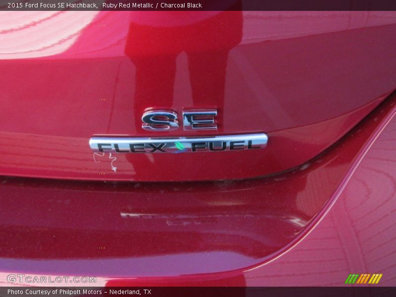 Ruby Red Metallic / Charcoal Black 2015 Ford Focus SE Hatchback