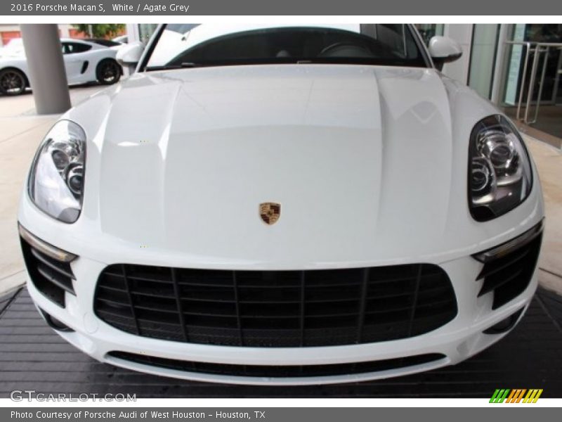 White / Agate Grey 2016 Porsche Macan S