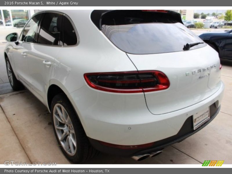 White / Agate Grey 2016 Porsche Macan S