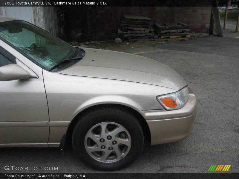 Cashmere Beige Metallic / Oak 2001 Toyota Camry LE V6