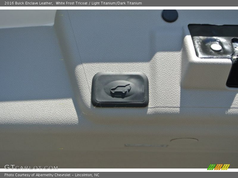 White Frost Tricoat / Light Titanium/Dark Titanium 2016 Buick Enclave Leather
