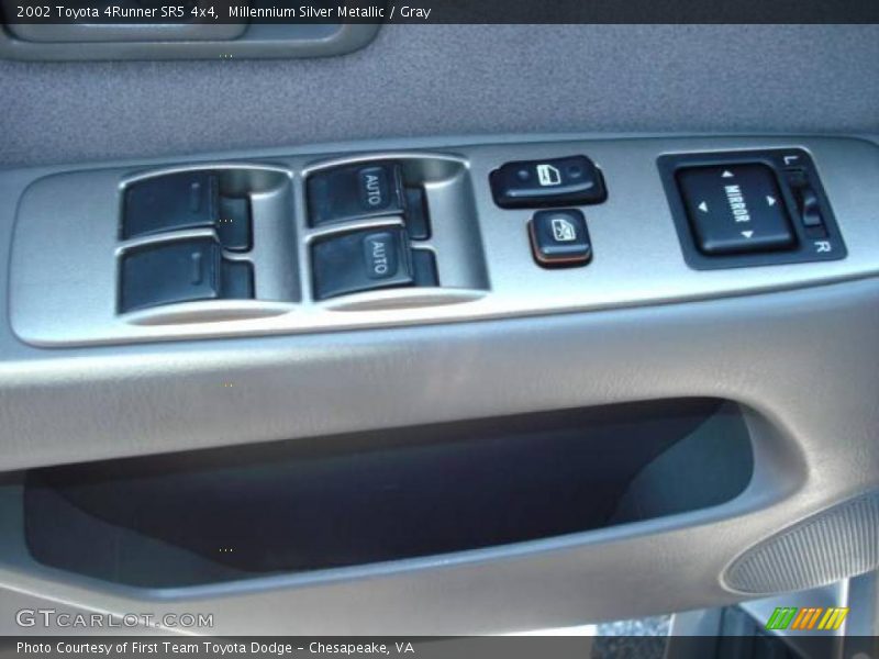 Millennium Silver Metallic / Gray 2002 Toyota 4Runner SR5 4x4