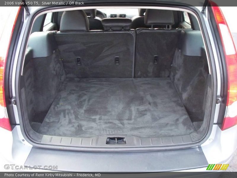 Silver Metallic / Off Black 2006 Volvo V50 T5