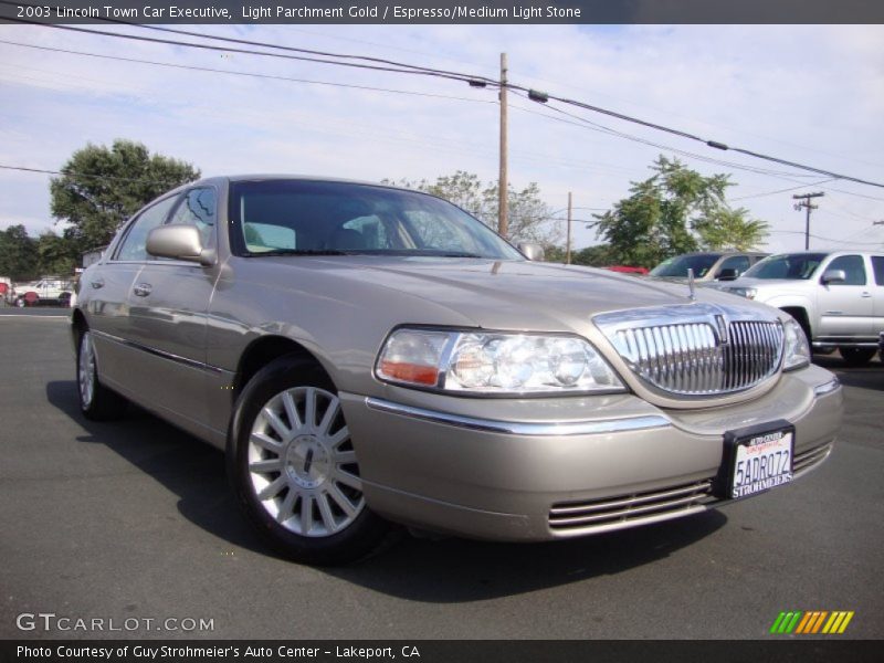 Light Parchment Gold / Espresso/Medium Light Stone 2003 Lincoln Town Car Executive