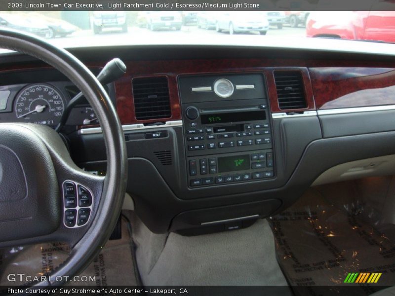 Light Parchment Gold / Espresso/Medium Light Stone 2003 Lincoln Town Car Executive