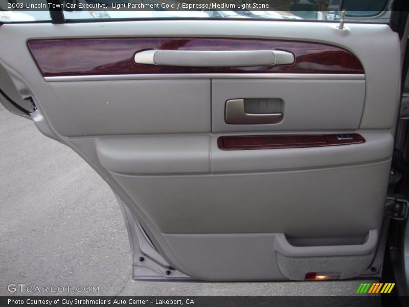 Light Parchment Gold / Espresso/Medium Light Stone 2003 Lincoln Town Car Executive