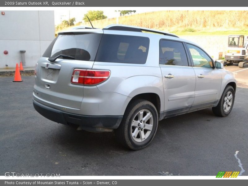 Quicksilver / Black 2009 Saturn Outlook XR