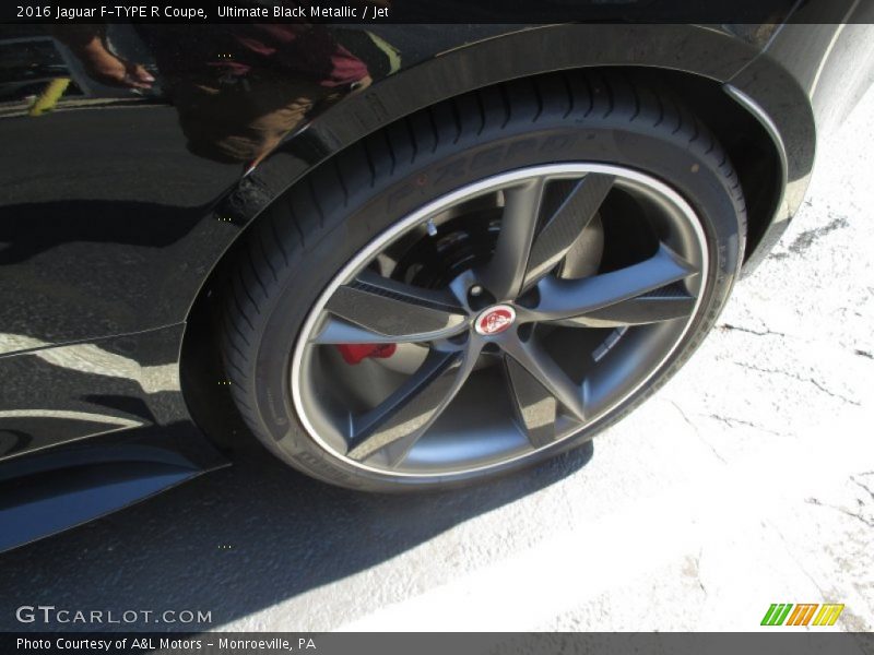  2016 F-TYPE R Coupe Wheel