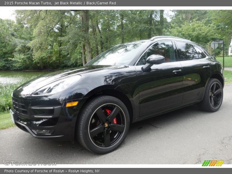 Front 3/4 View of 2015 Macan Turbo