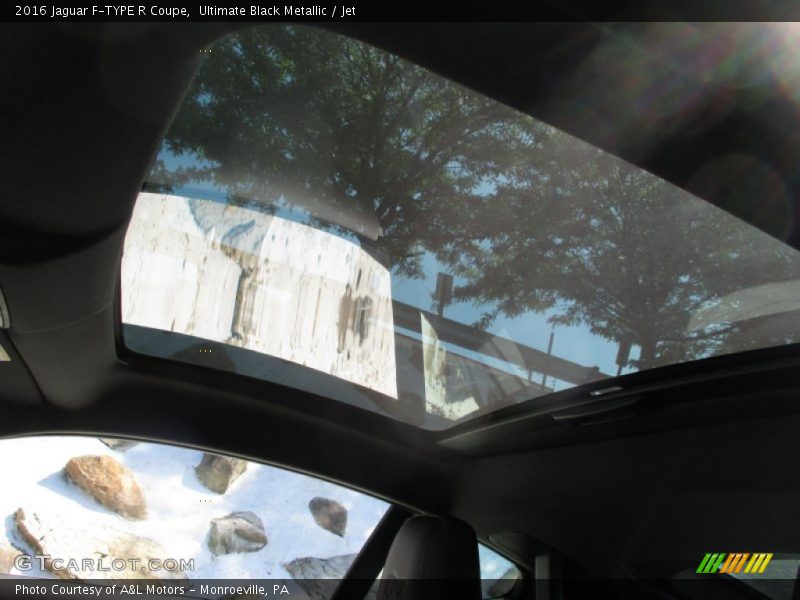 Sunroof of 2016 F-TYPE R Coupe
