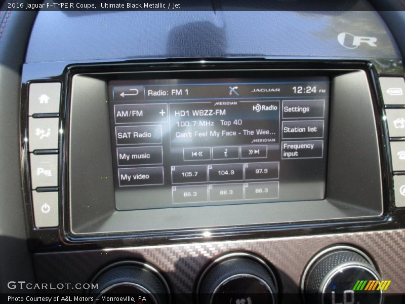 Controls of 2016 F-TYPE R Coupe