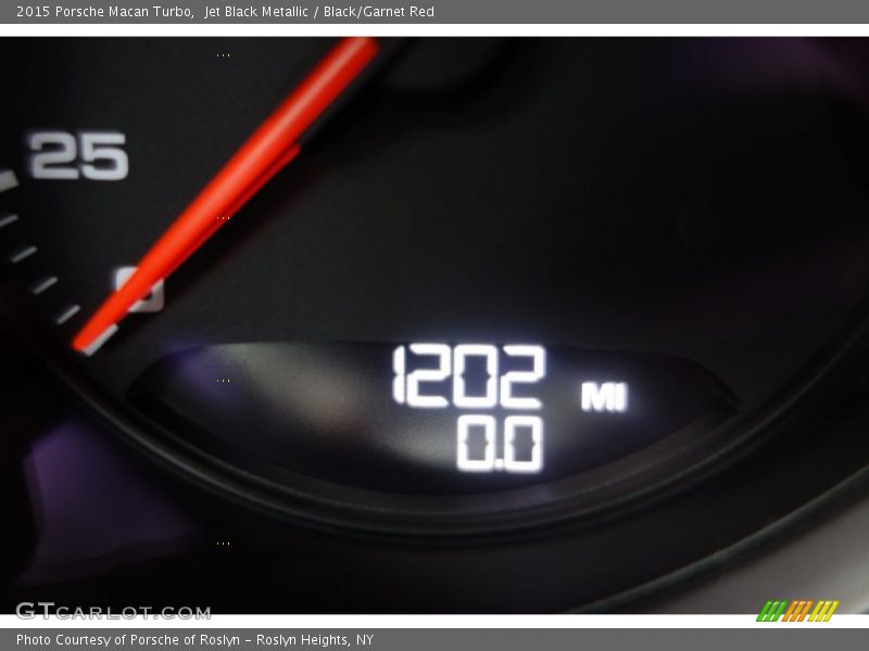Jet Black Metallic / Black/Garnet Red 2015 Porsche Macan Turbo