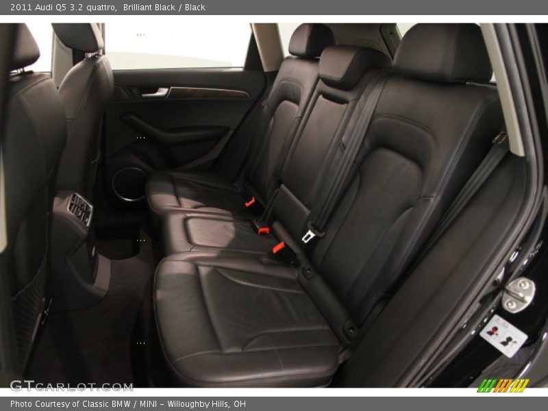 Brilliant Black / Black 2011 Audi Q5 3.2 quattro