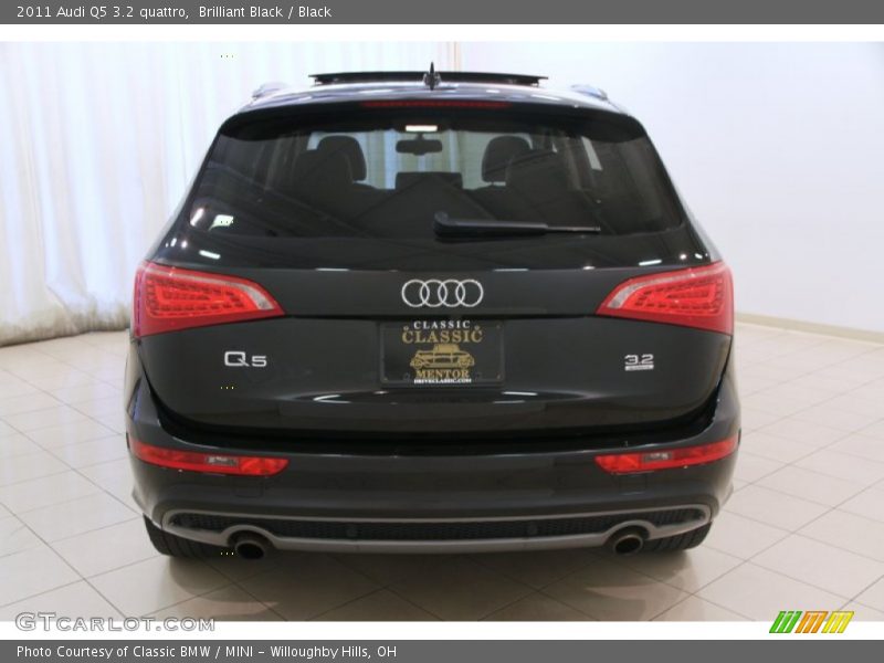 Brilliant Black / Black 2011 Audi Q5 3.2 quattro
