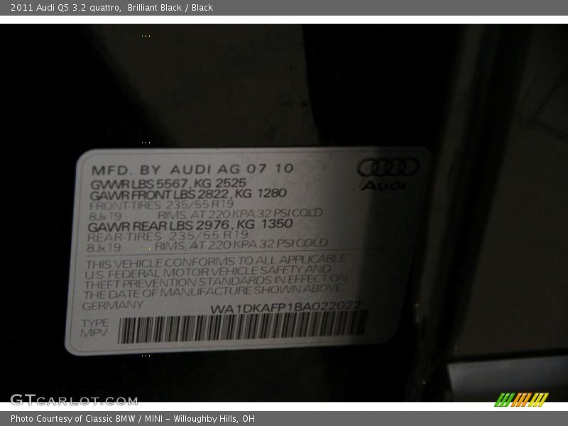 Brilliant Black / Black 2011 Audi Q5 3.2 quattro