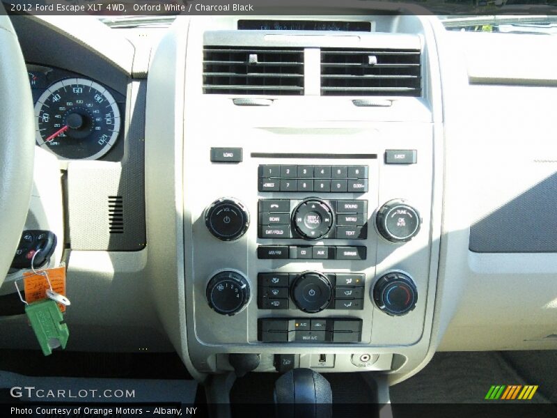 Oxford White / Charcoal Black 2012 Ford Escape XLT 4WD