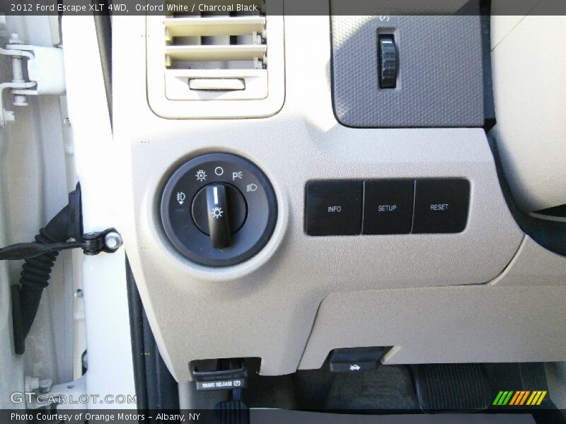 Oxford White / Charcoal Black 2012 Ford Escape XLT 4WD