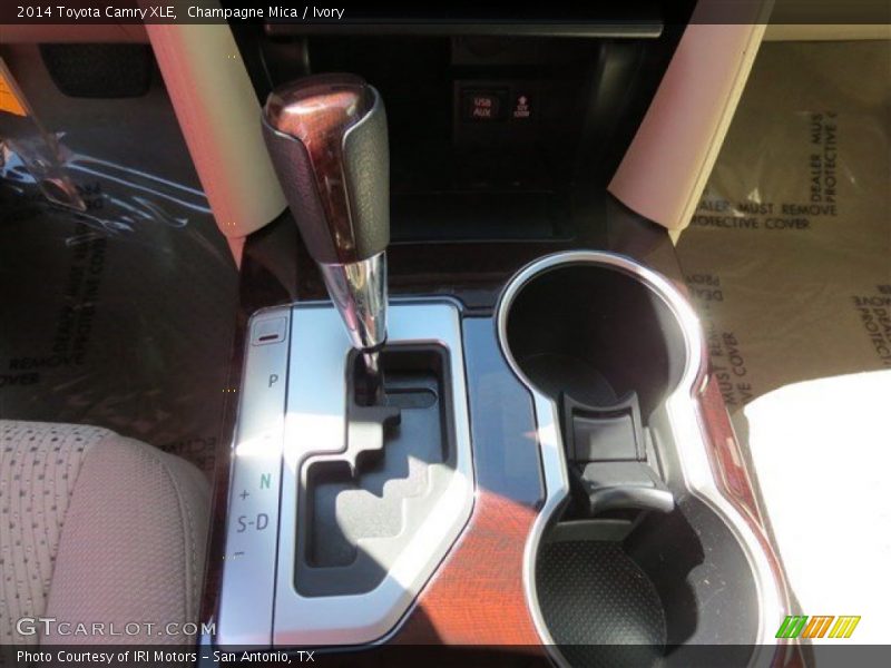 Champagne Mica / Ivory 2014 Toyota Camry XLE