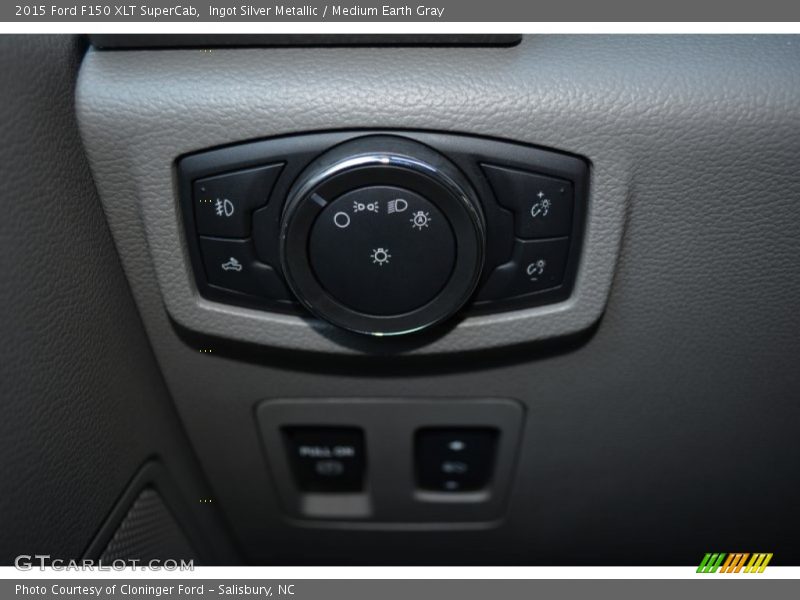 Ingot Silver Metallic / Medium Earth Gray 2015 Ford F150 XLT SuperCab