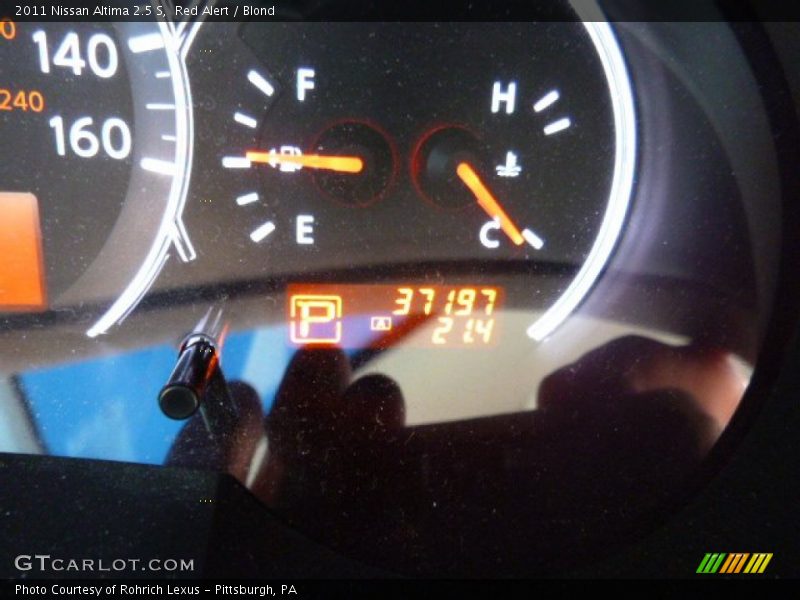 Red Alert / Blond 2011 Nissan Altima 2.5 S