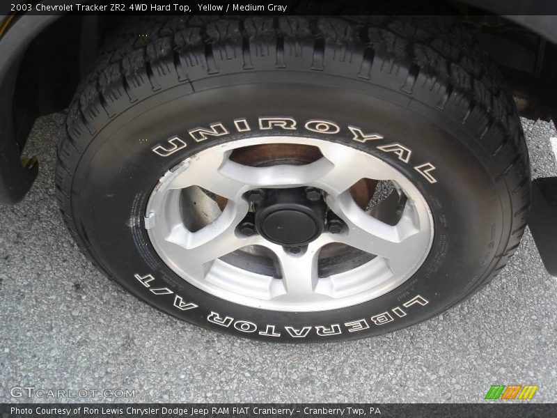 Yellow / Medium Gray 2003 Chevrolet Tracker ZR2 4WD Hard Top