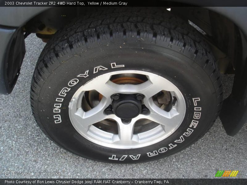 Yellow / Medium Gray 2003 Chevrolet Tracker ZR2 4WD Hard Top