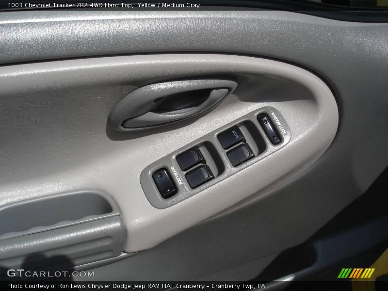 Yellow / Medium Gray 2003 Chevrolet Tracker ZR2 4WD Hard Top