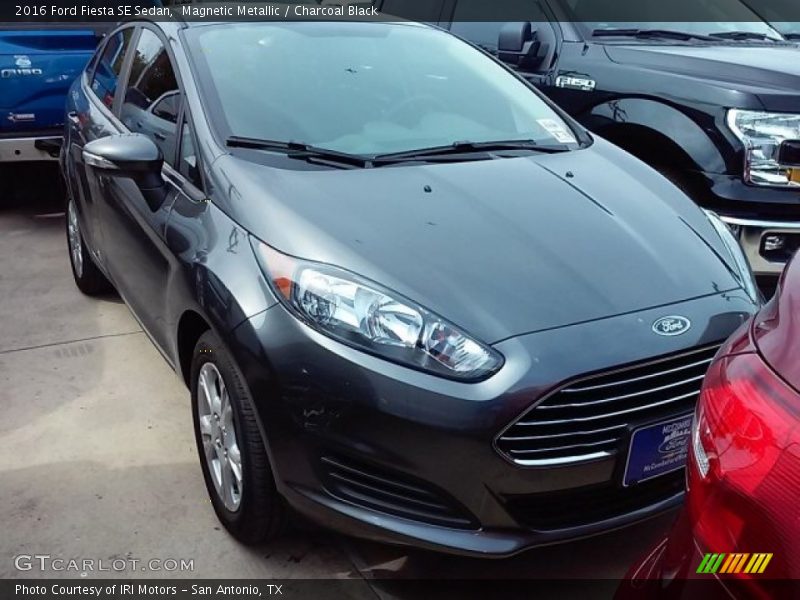Magnetic Metallic / Charcoal Black 2016 Ford Fiesta SE Sedan