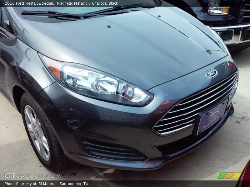 Magnetic Metallic / Charcoal Black 2016 Ford Fiesta SE Sedan