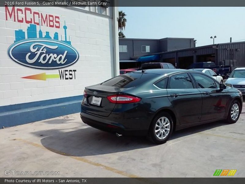 Guard Metallic / Medium Earth Gray 2016 Ford Fusion S