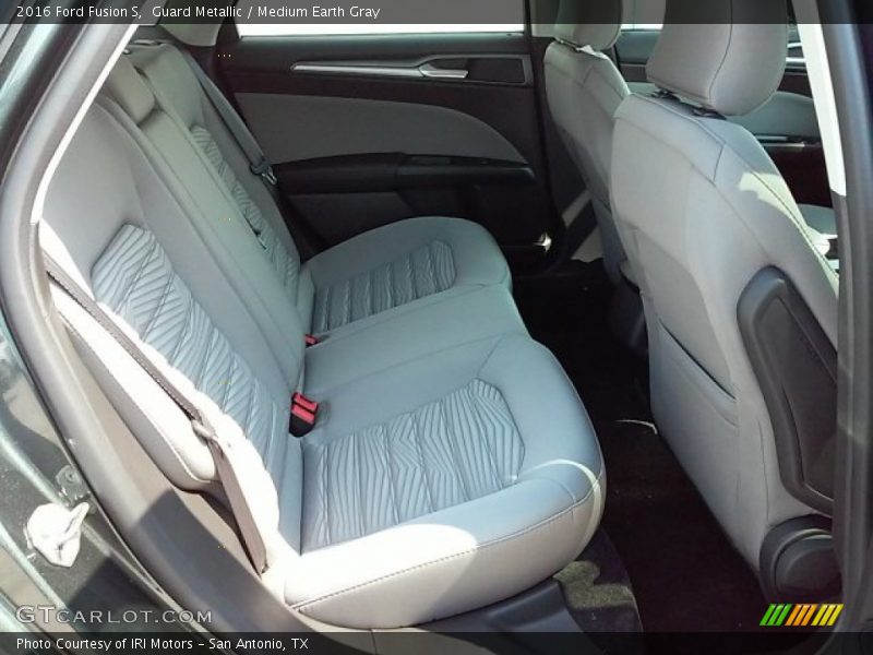 Guard Metallic / Medium Earth Gray 2016 Ford Fusion S