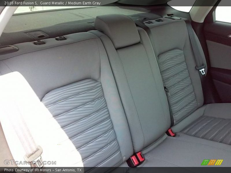 Guard Metallic / Medium Earth Gray 2016 Ford Fusion S