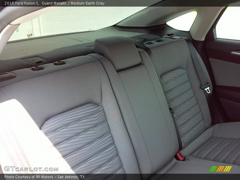 Guard Metallic / Medium Earth Gray 2016 Ford Fusion S