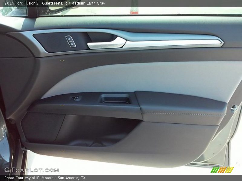 Guard Metallic / Medium Earth Gray 2016 Ford Fusion S