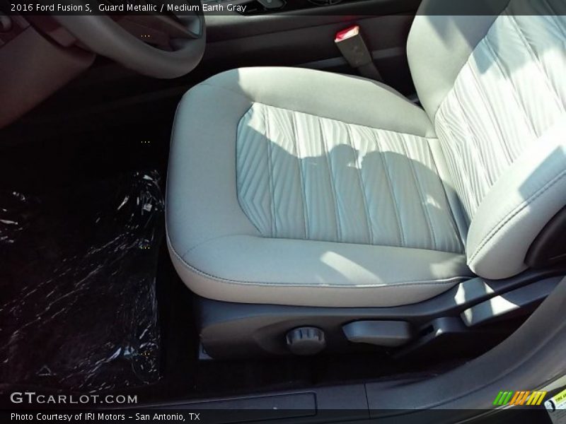 Guard Metallic / Medium Earth Gray 2016 Ford Fusion S