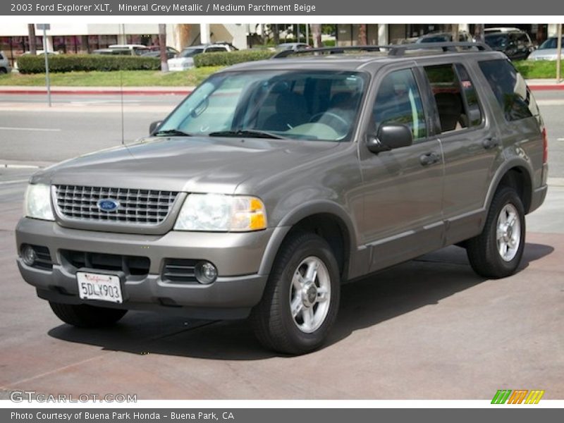 Front 3/4 View of 2003 Explorer XLT