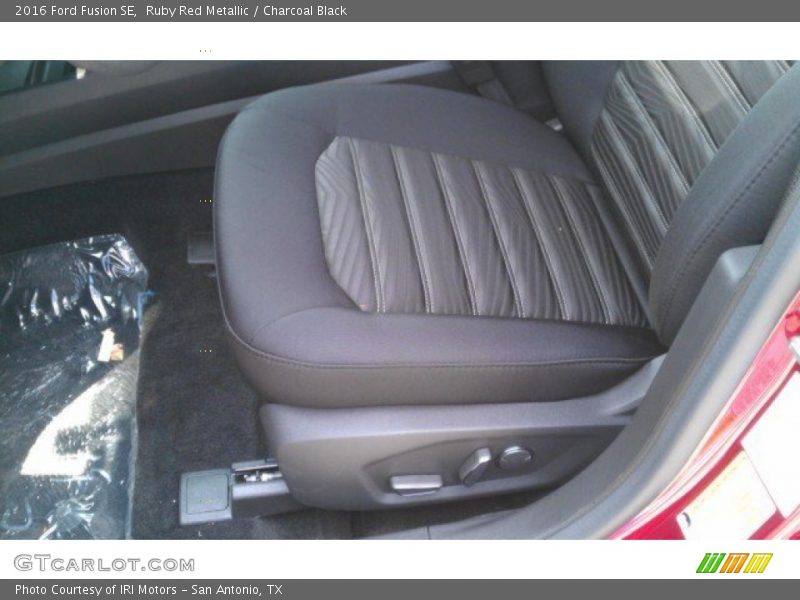 Ruby Red Metallic / Charcoal Black 2016 Ford Fusion SE
