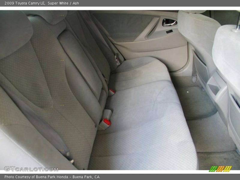 Super White / Ash 2009 Toyota Camry LE