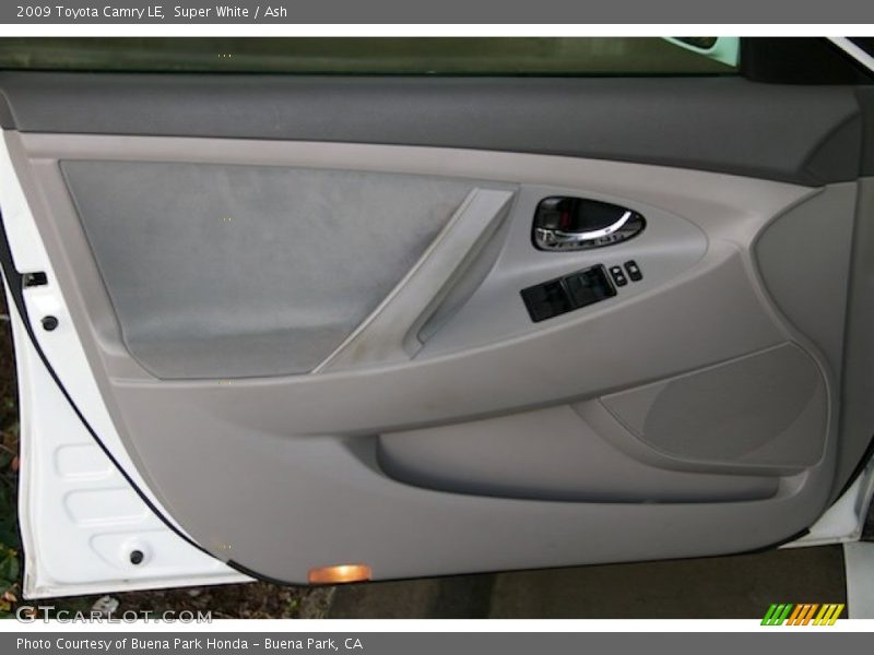 Super White / Ash 2009 Toyota Camry LE