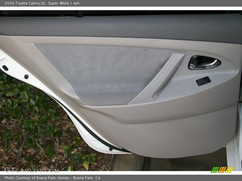 Super White / Ash 2009 Toyota Camry LE