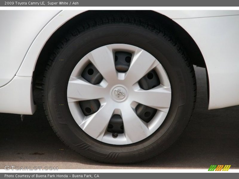 Super White / Ash 2009 Toyota Camry LE