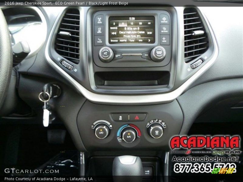 ECO Green Pearl / Black/Light Frost Beige 2016 Jeep Cherokee Sport